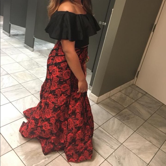 A beautiful prom dress - Picture 1 of 3